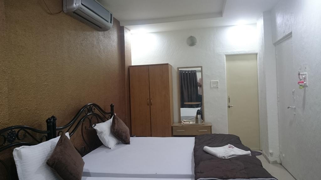 Hotel Preetam Aurangabad Szoba fotó