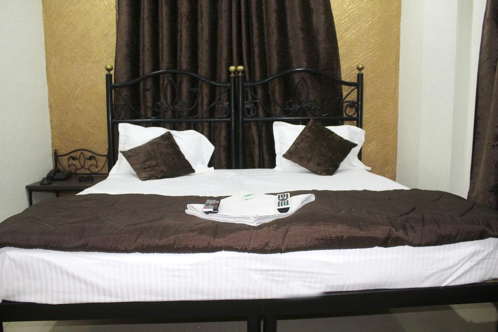 Hotel Preetam Aurangabad Kültér fotó