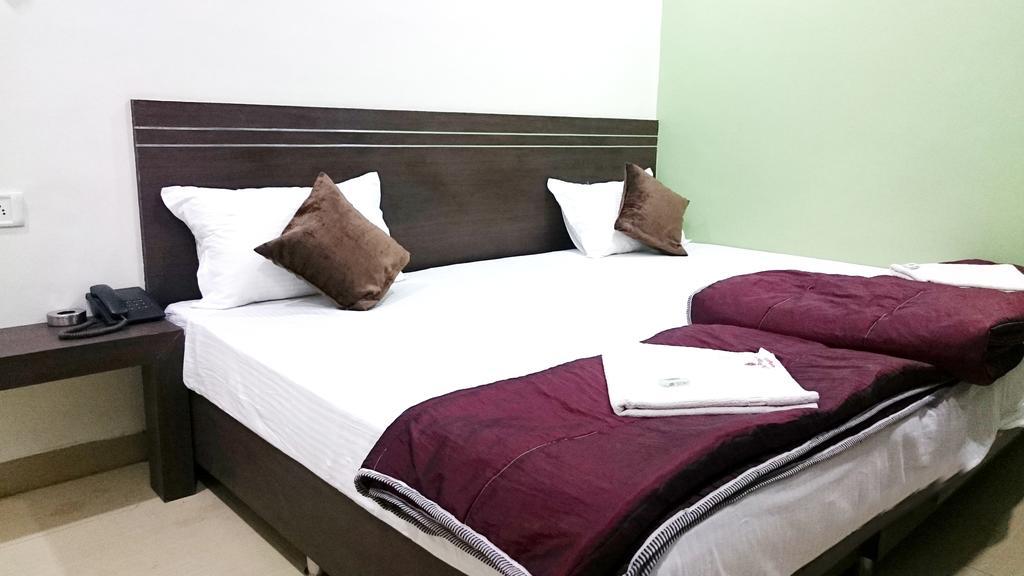 Hotel Preetam Aurangabad Kültér fotó