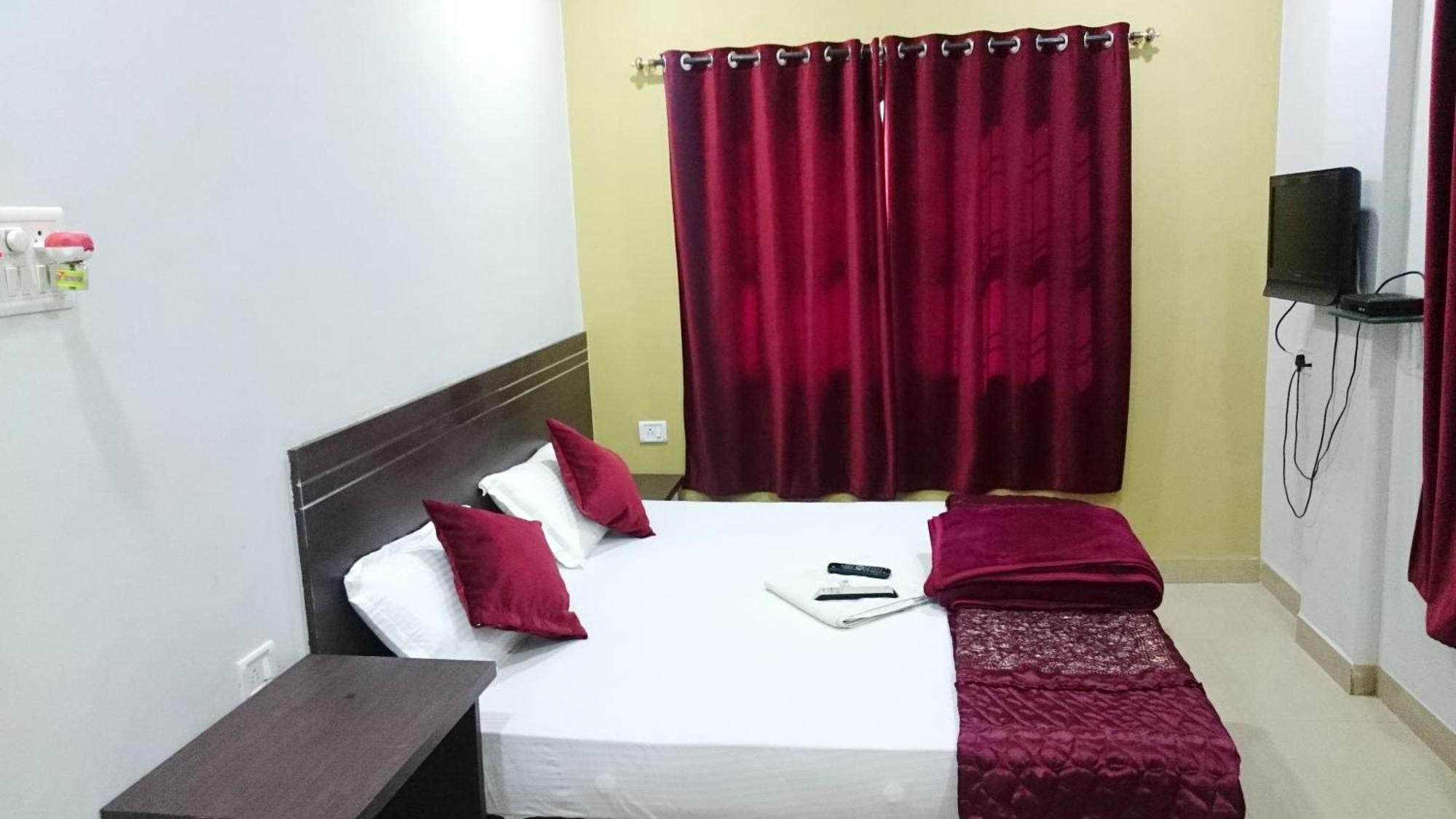 Hotel Preetam Aurangabad Kültér fotó