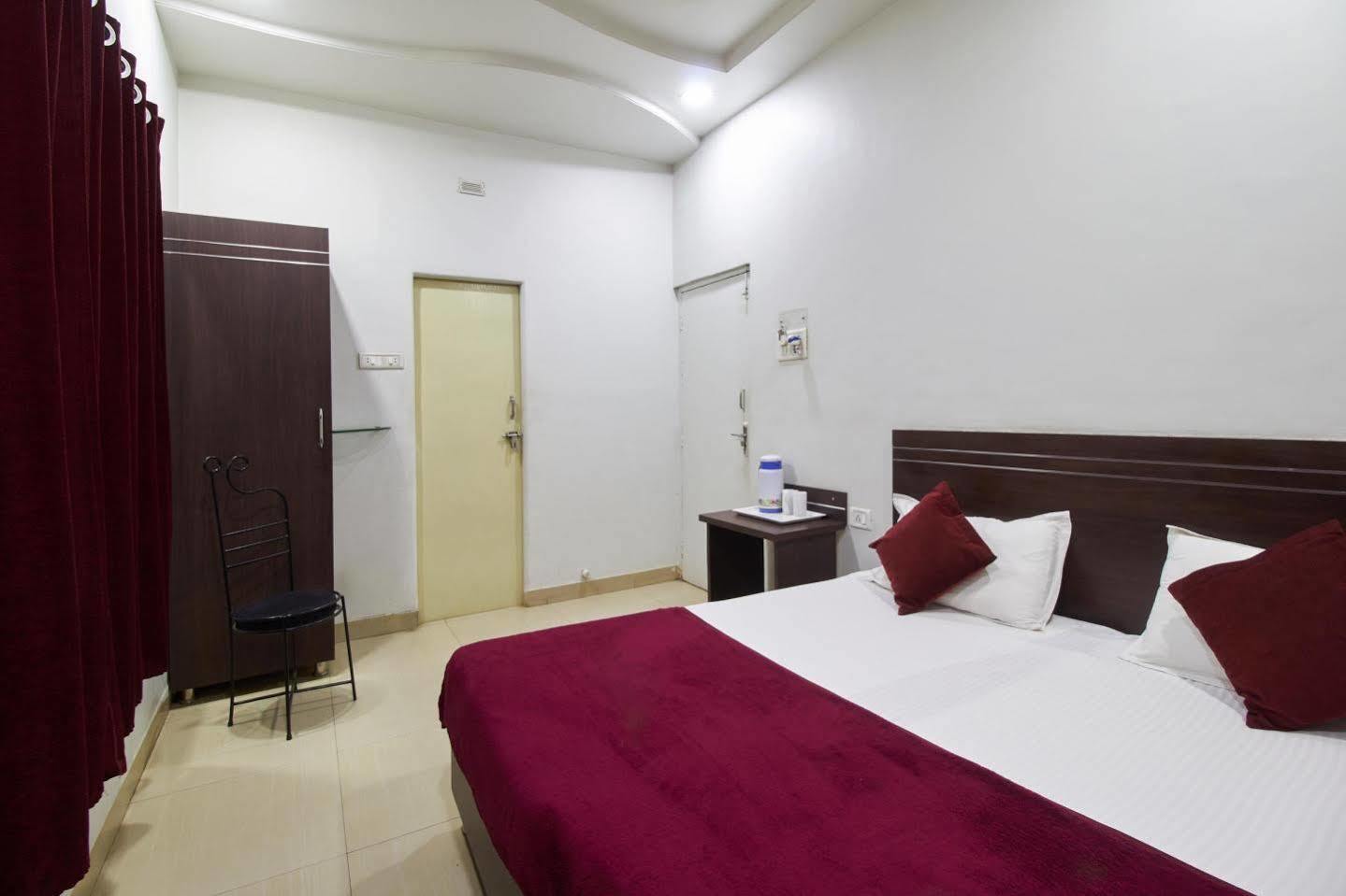 Hotel Preetam Aurangabad Kültér fotó