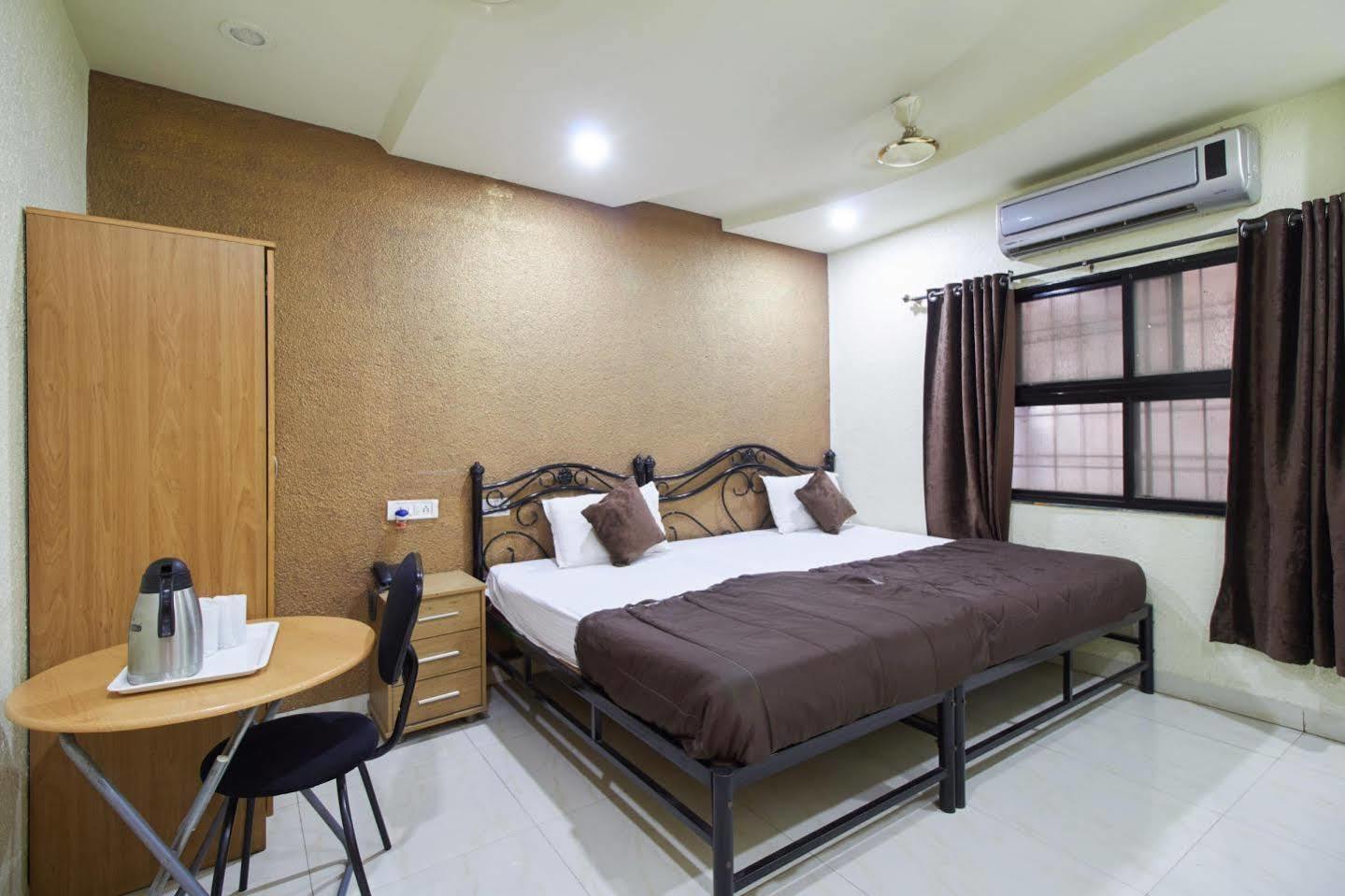 Hotel Preetam Aurangabad Kültér fotó