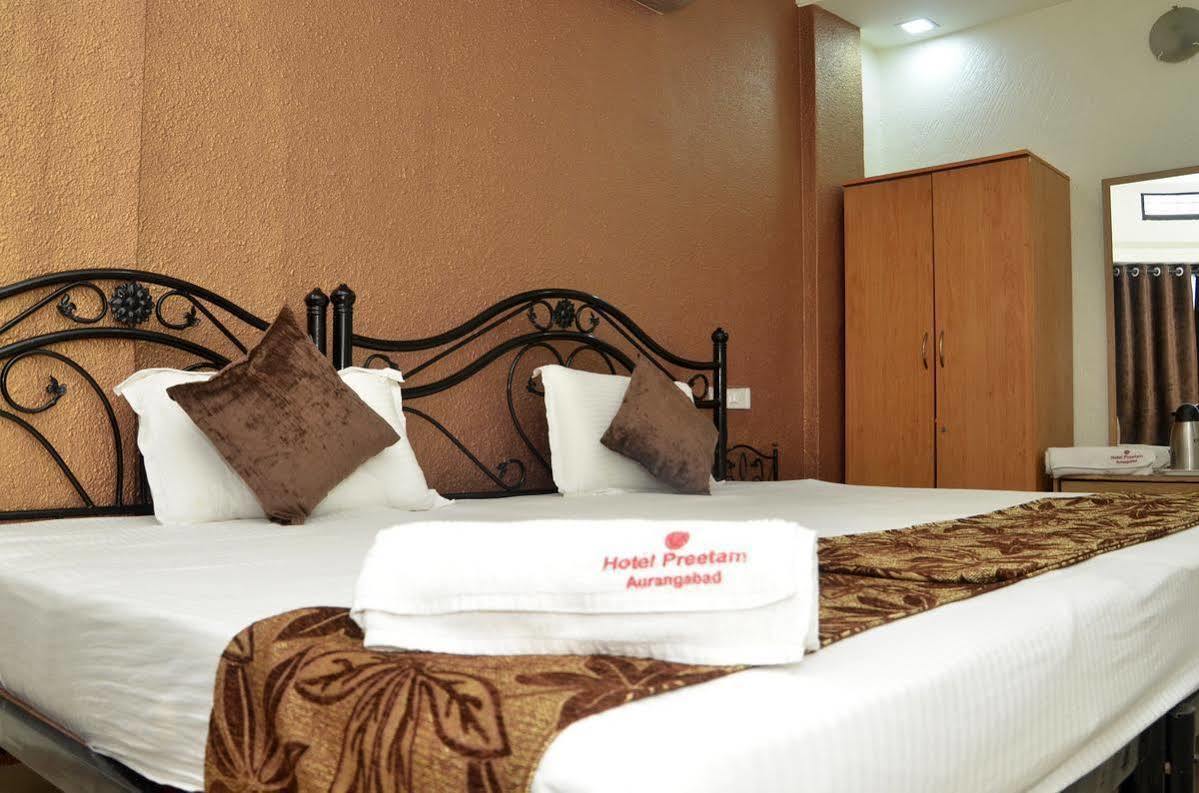 Hotel Preetam Aurangabad Kültér fotó