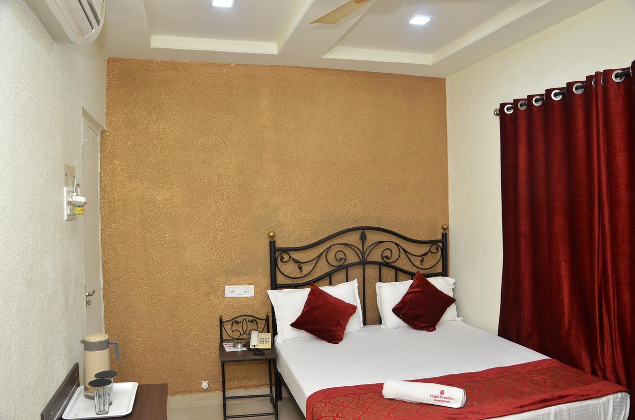 Hotel Preetam Aurangabad Kültér fotó